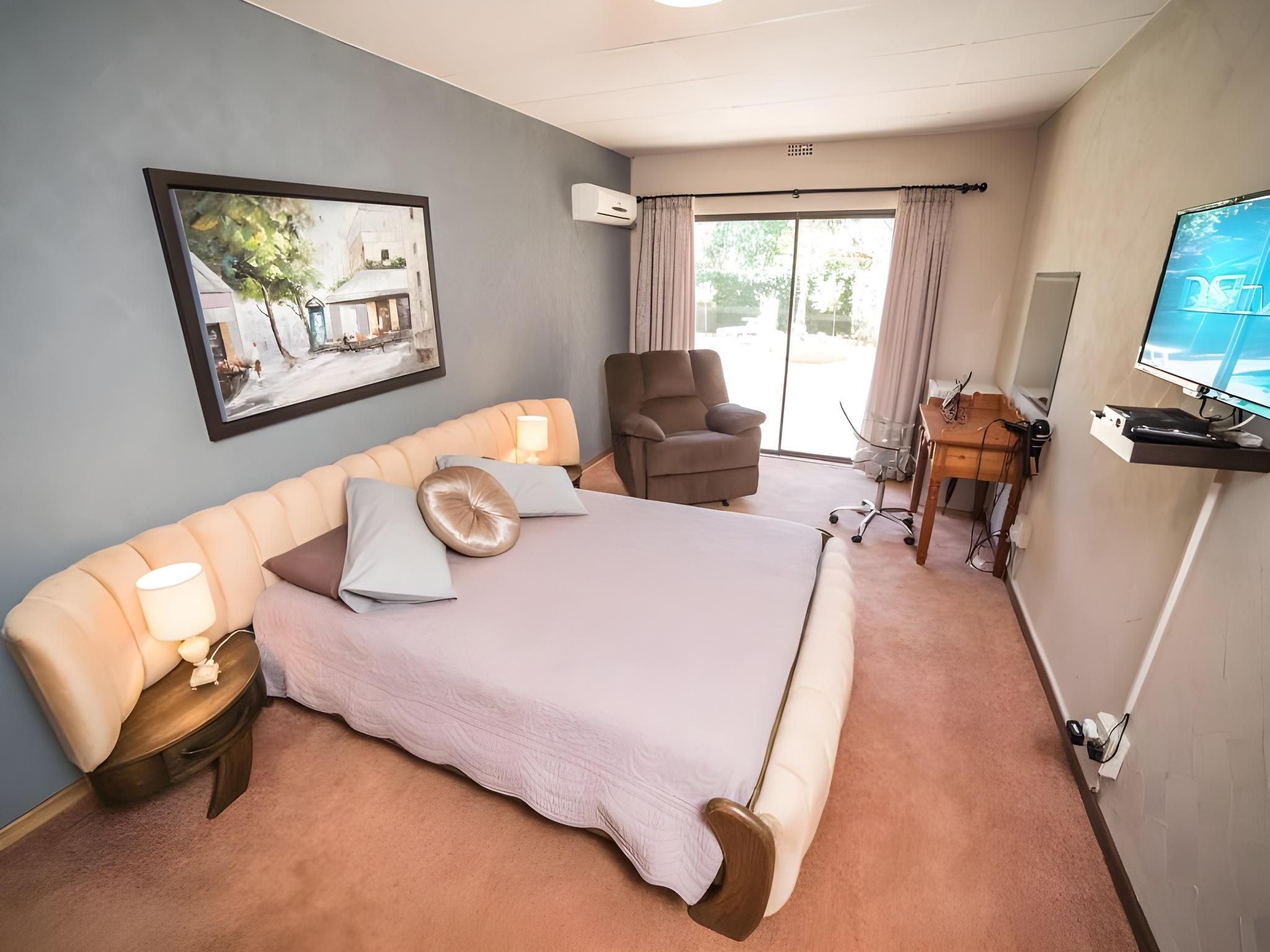 Standard Queen Room
