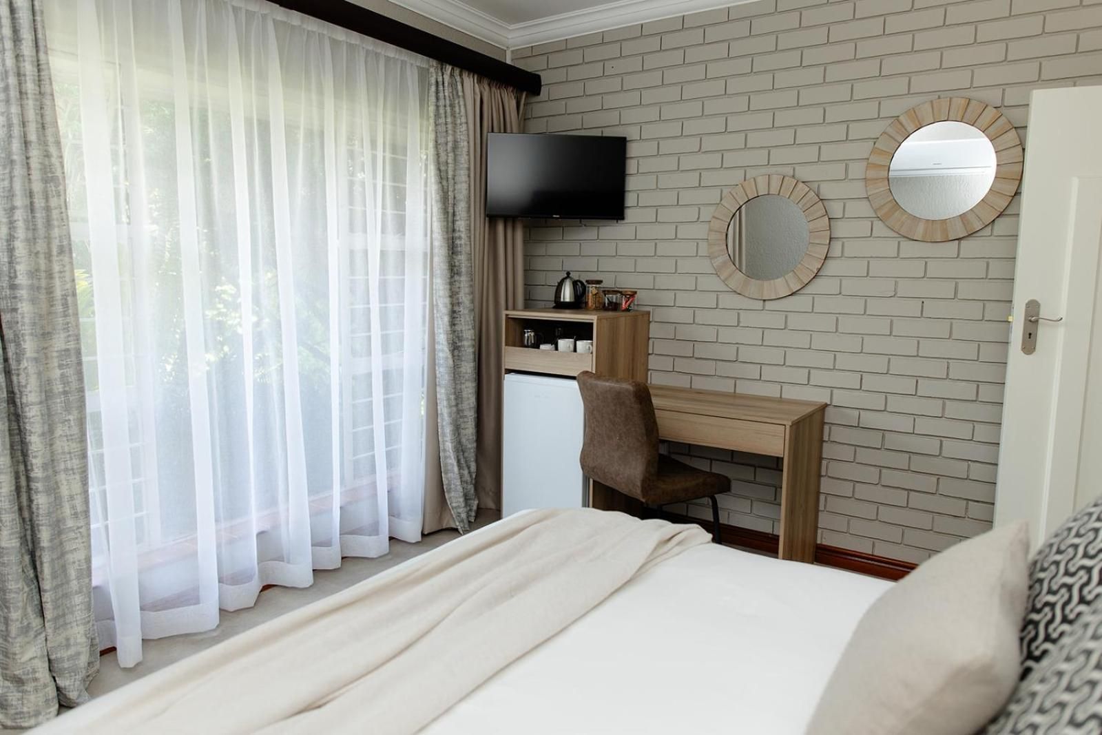 Queen Room with Garden View