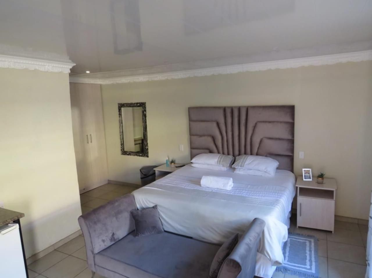 Deluxe King Suite