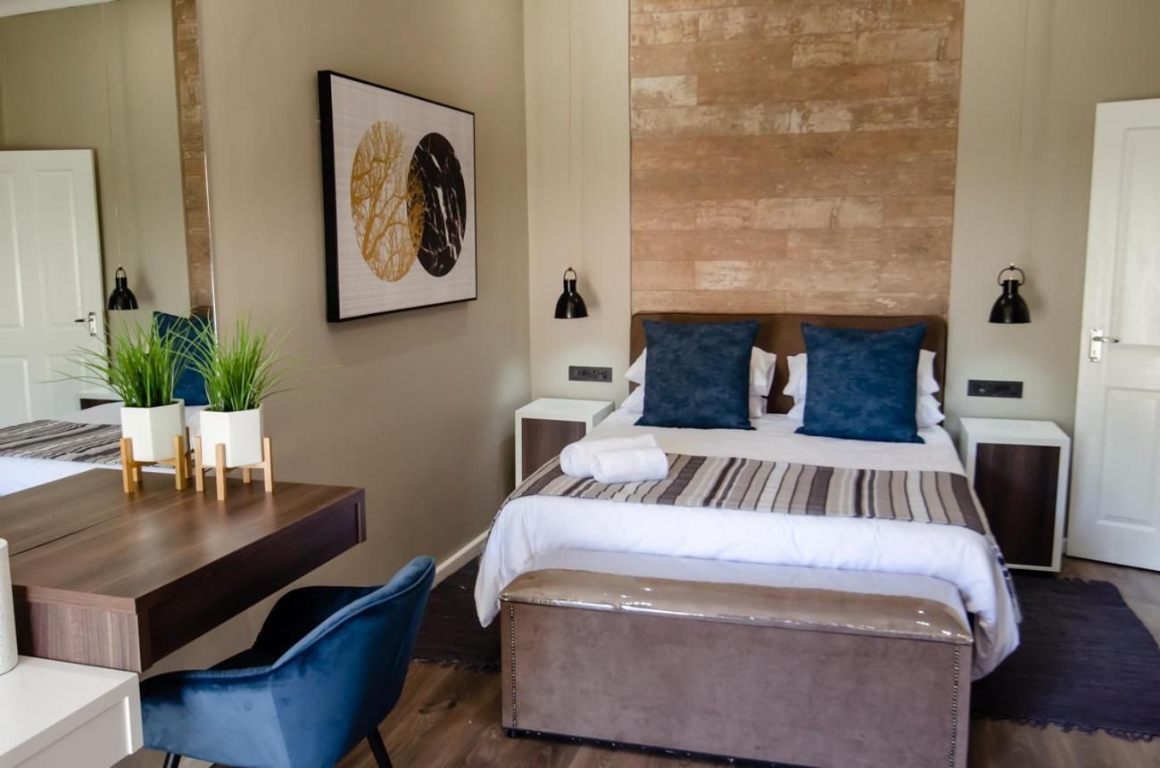 Deluxe Queen Suite