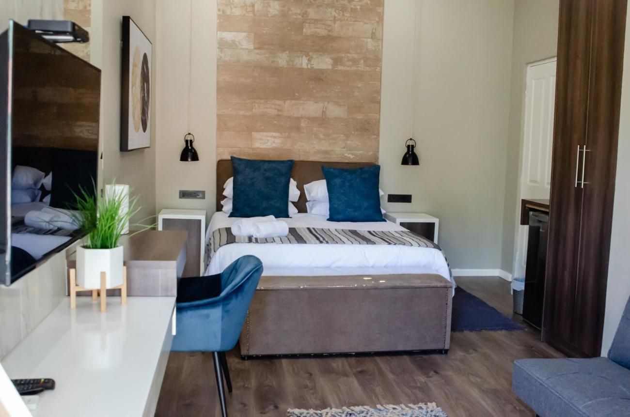 Deluxe Queen Suite
