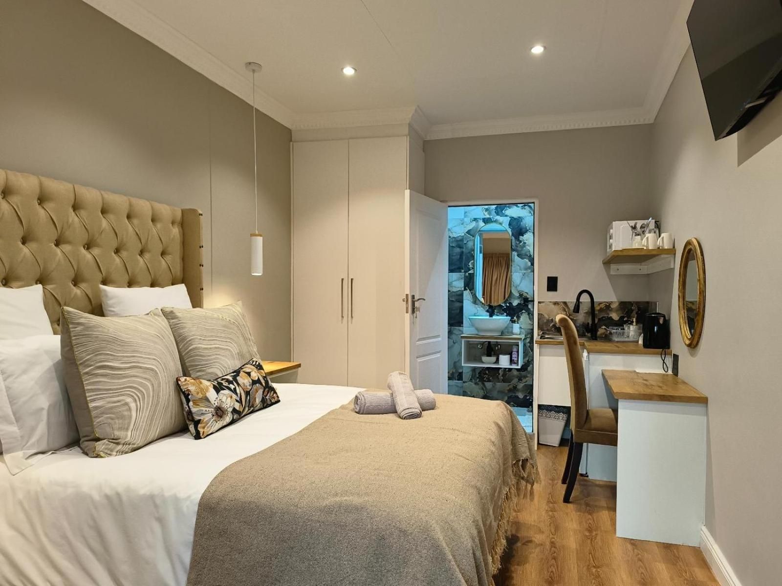 Deluxe Queen Room