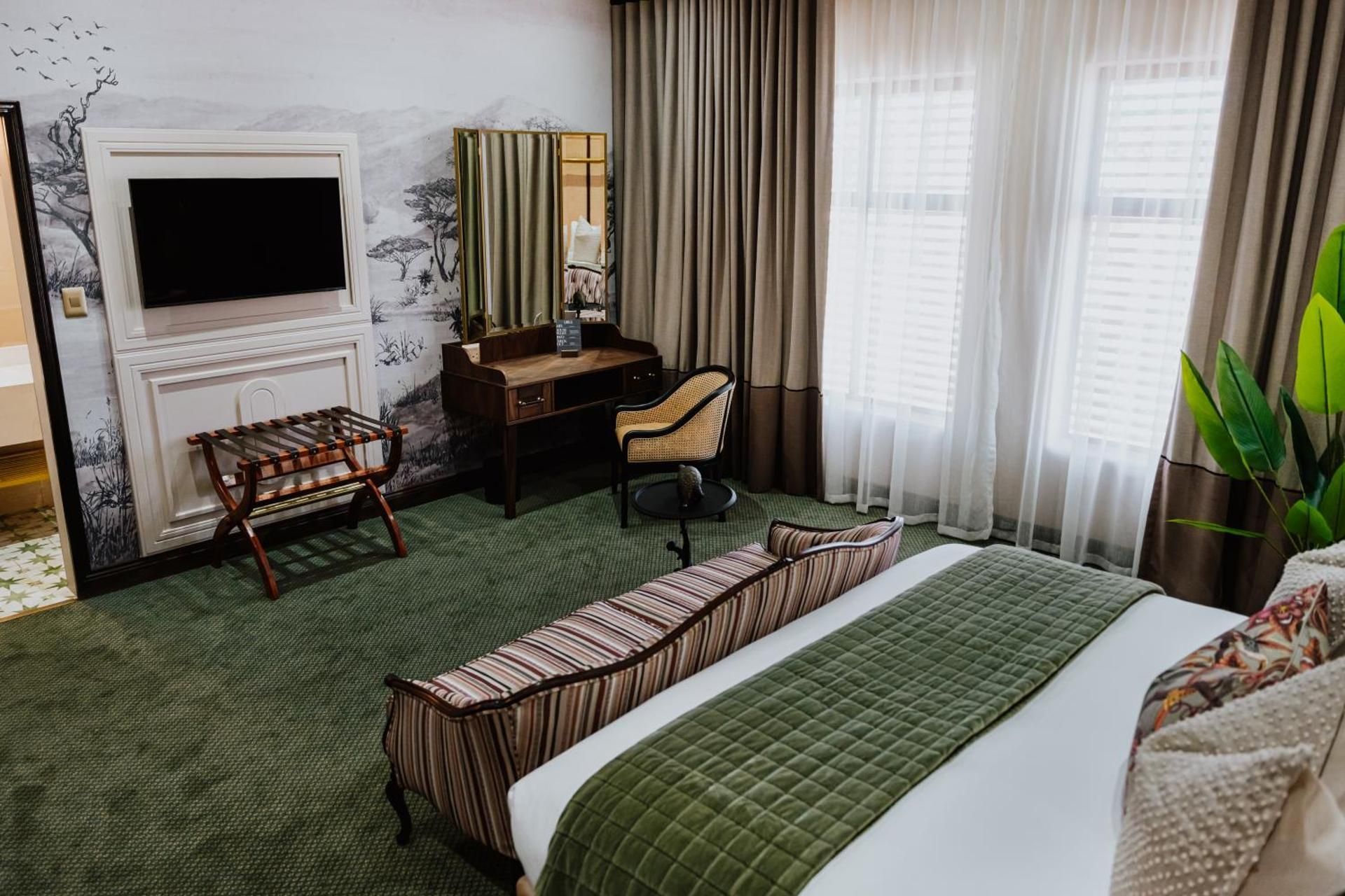 Deluxe King Room