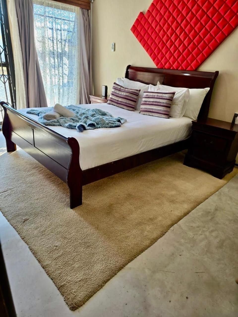 Deluxe Queen Suite