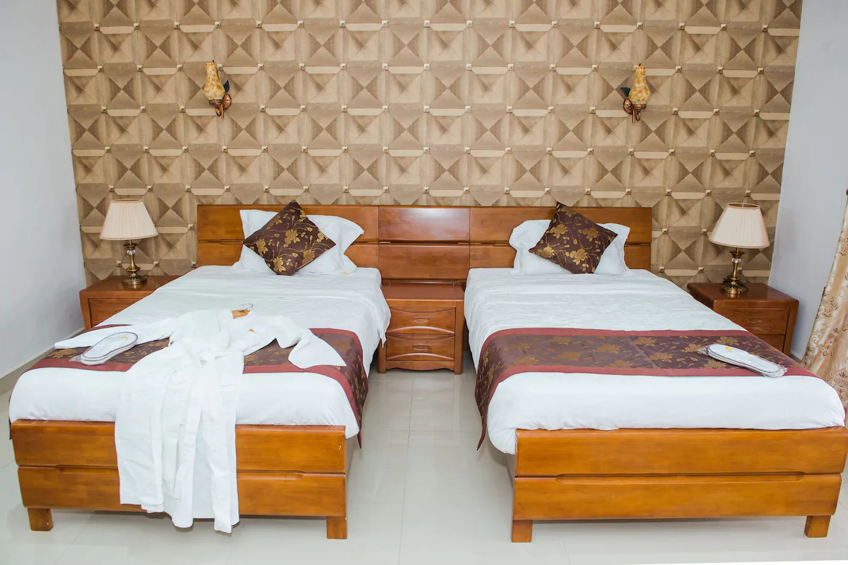 The Crest Lodge Standard Twin Room 2