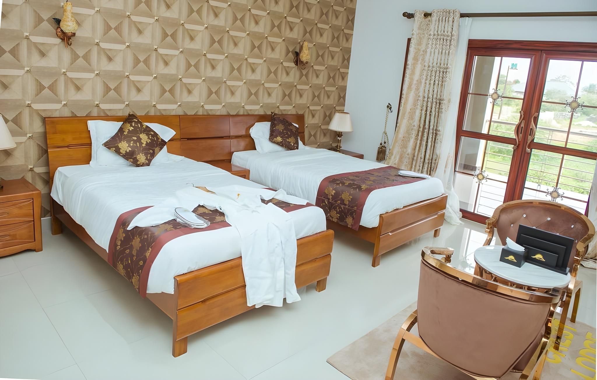 The Crest Lodge Standard Twin Room