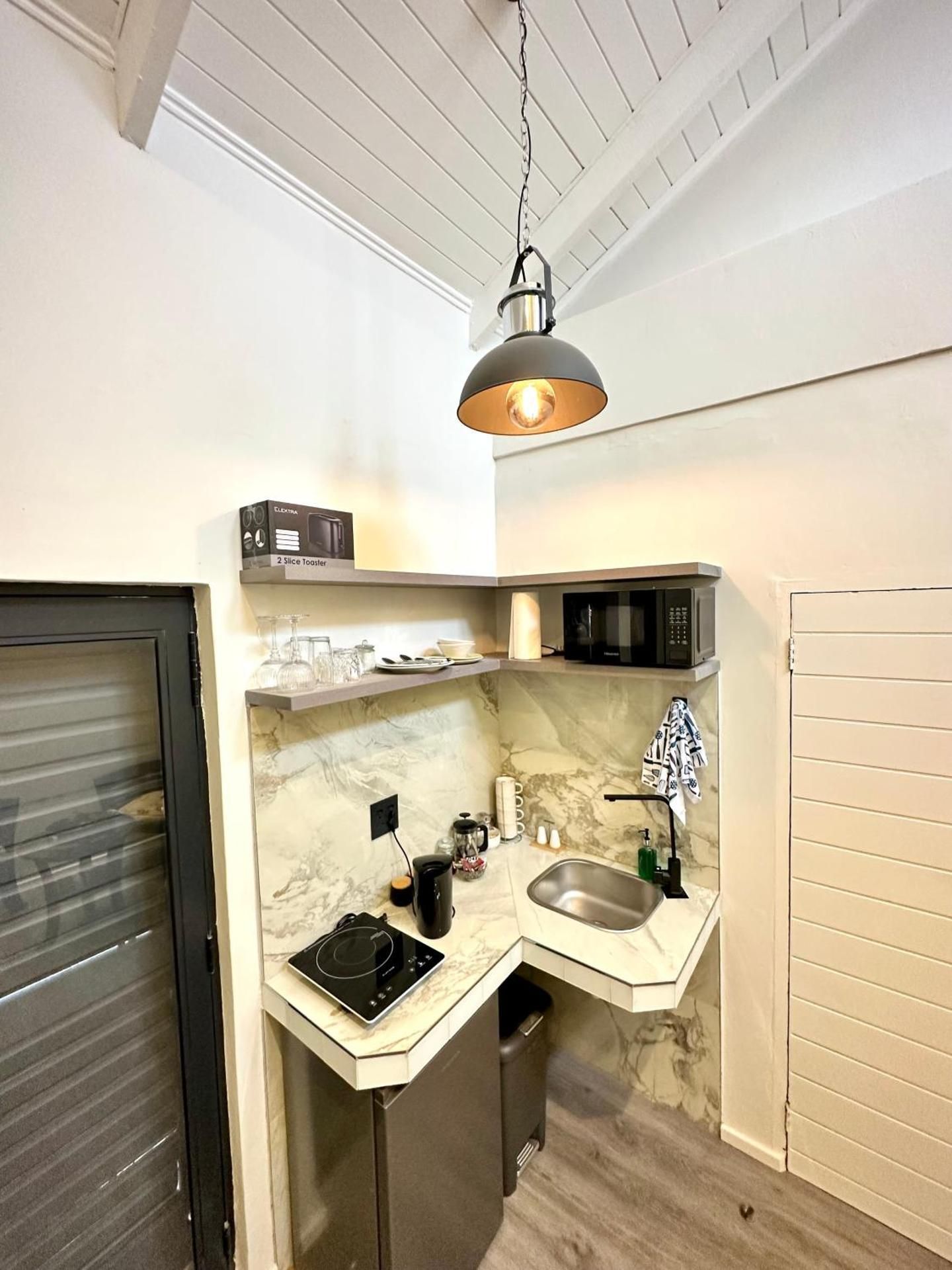 Deluxe Studio