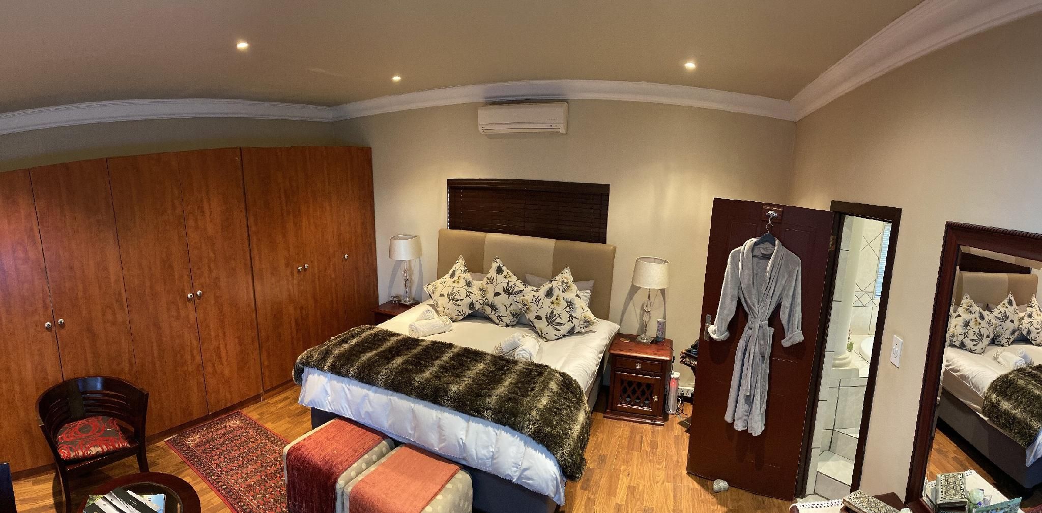 Luxury King Room - Non-Smoking