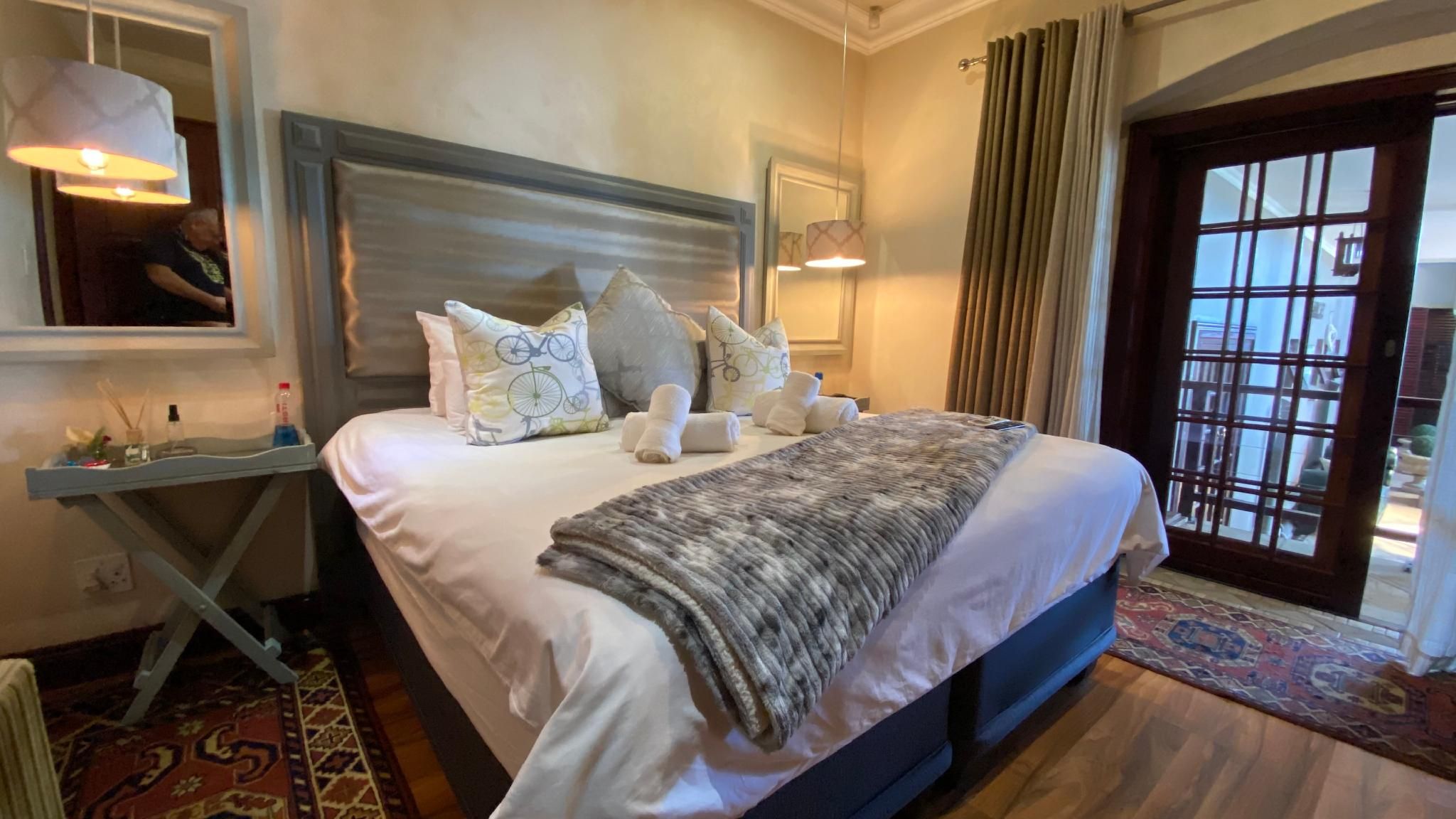 Luxury King Suite - Non-Smoking