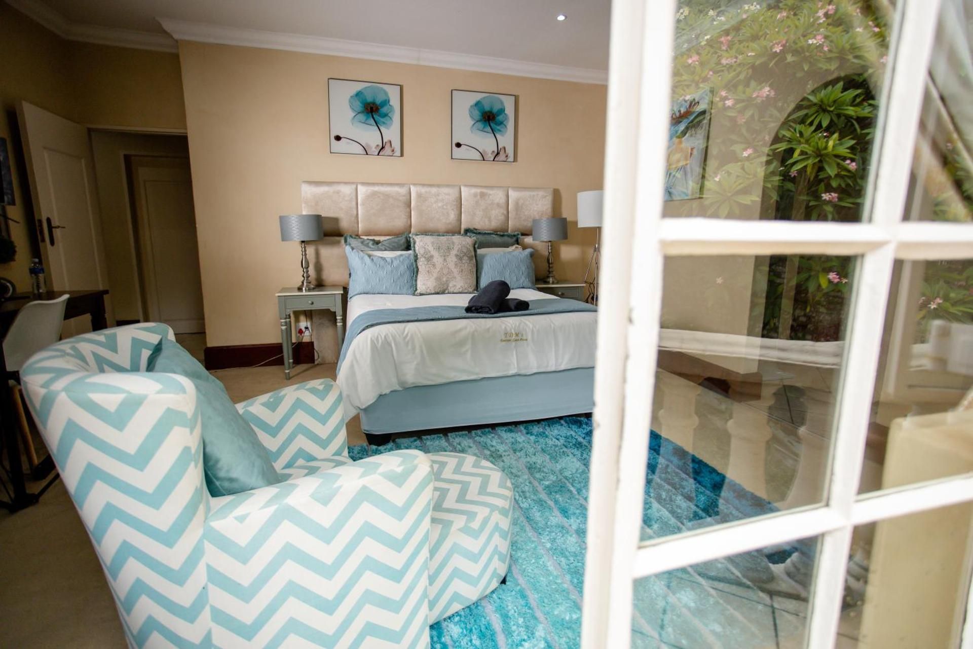 Comfort Queen Room