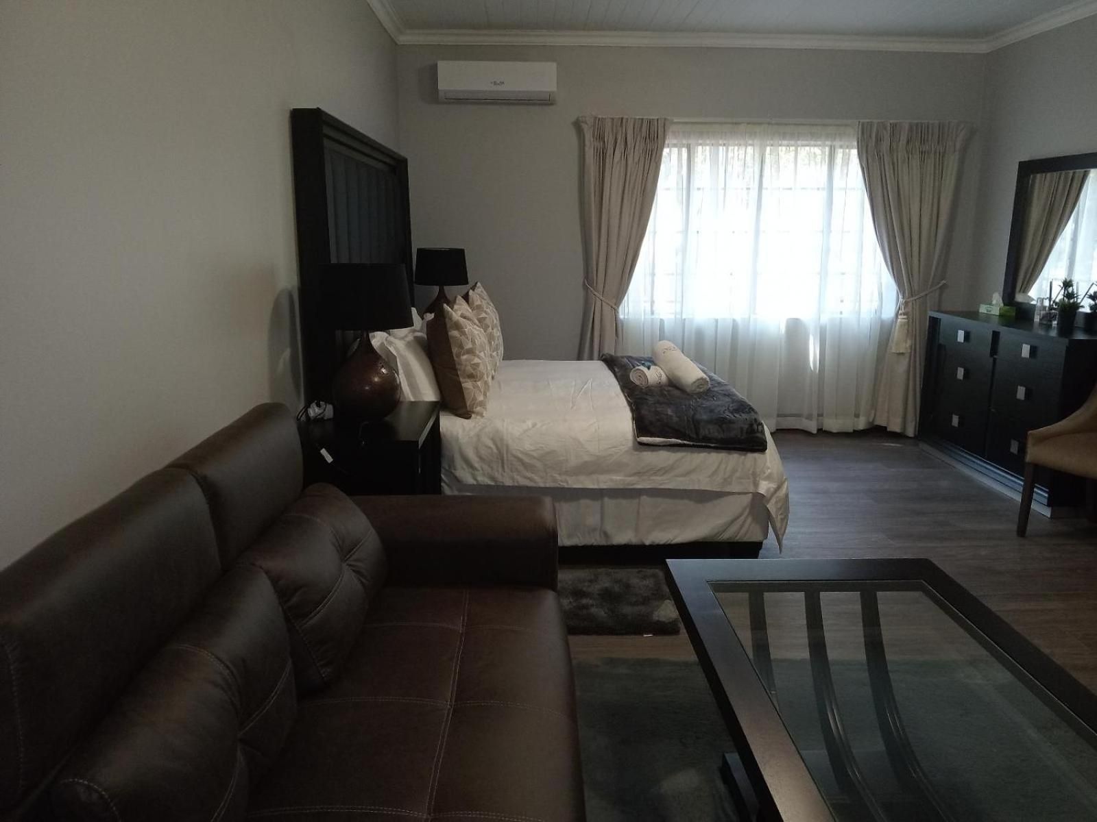 Standard Queen Room