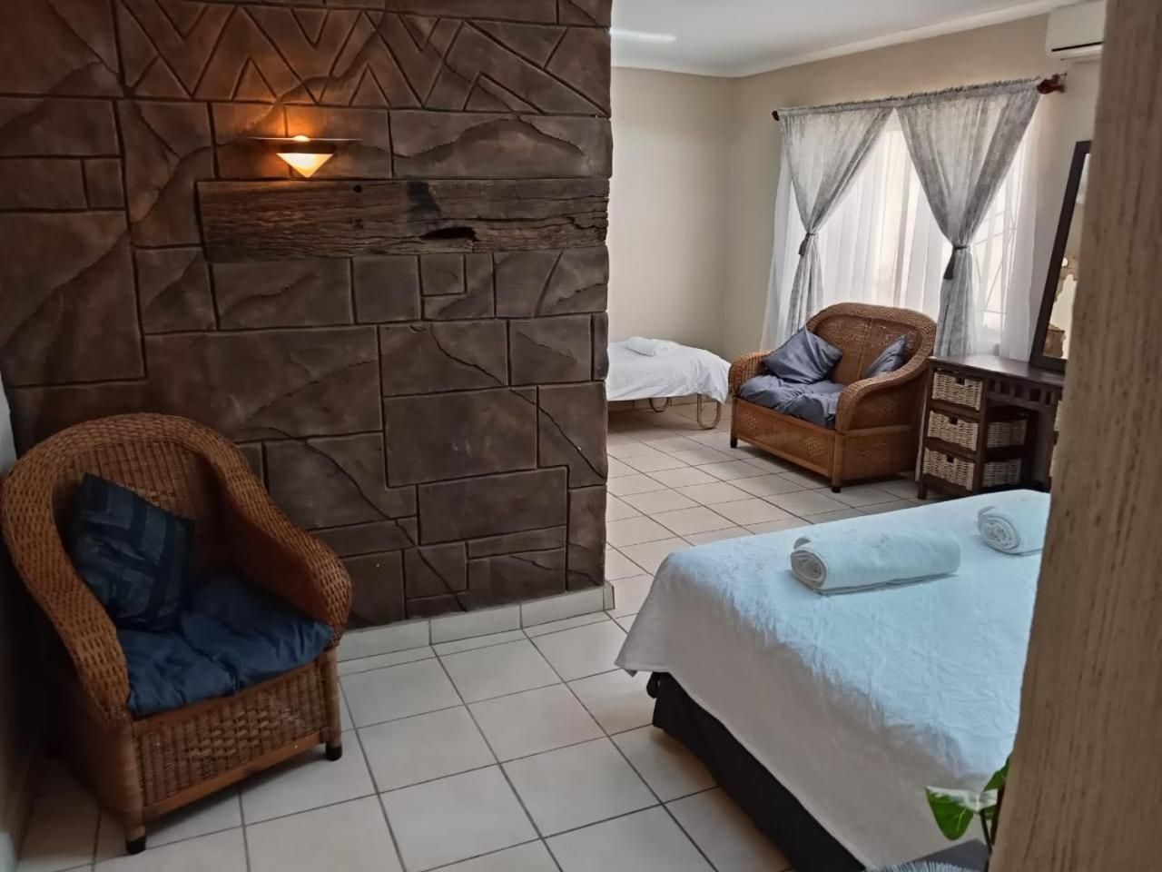 Deluxe Double Room (2 Adults + 1 Child)