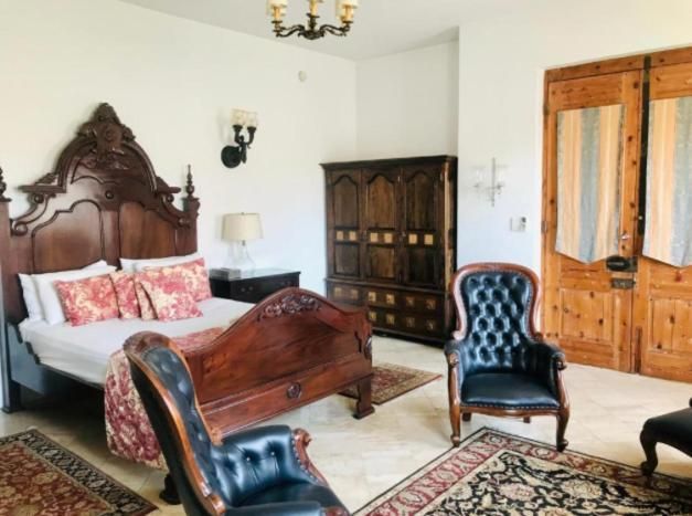Deluxe Queen Suite