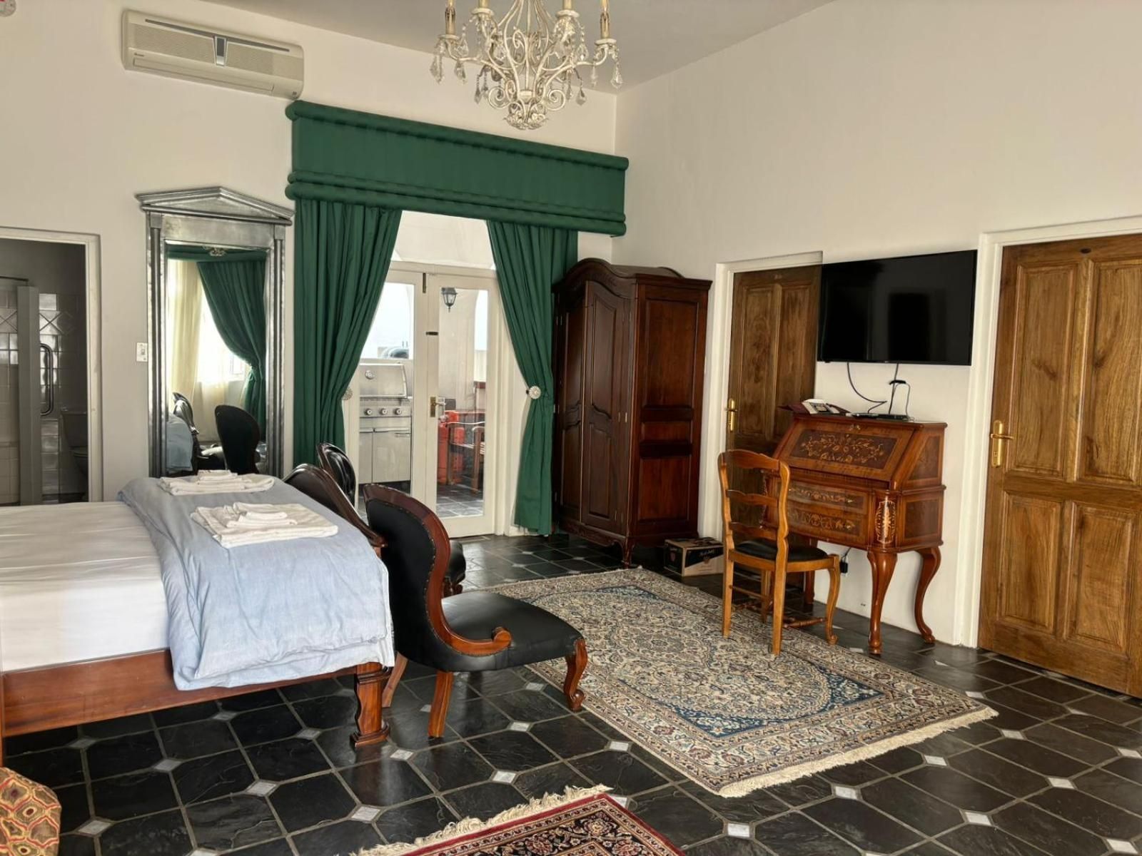 Queen Room