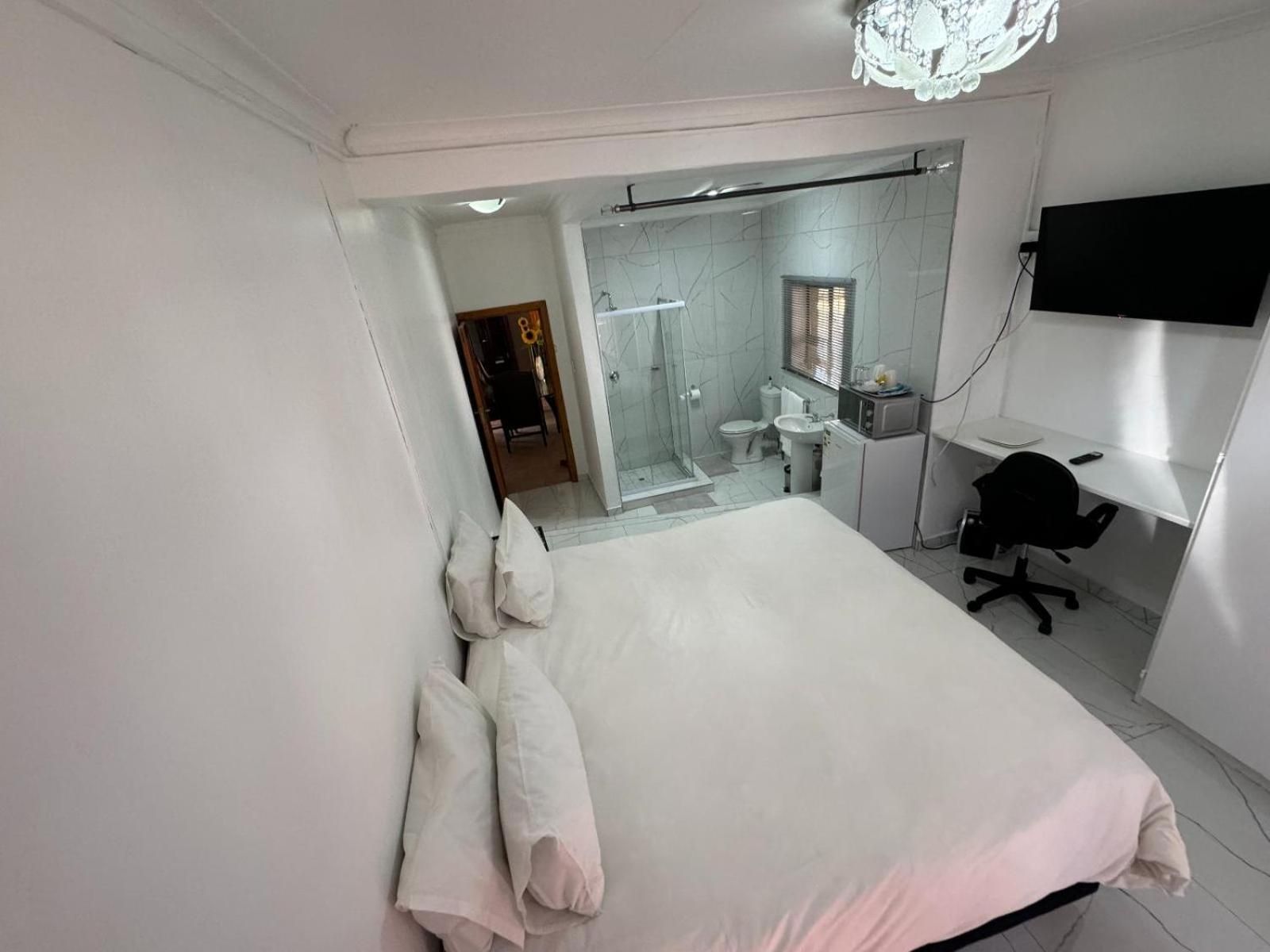 Deluxe Double or Twin Room with Pool Access
