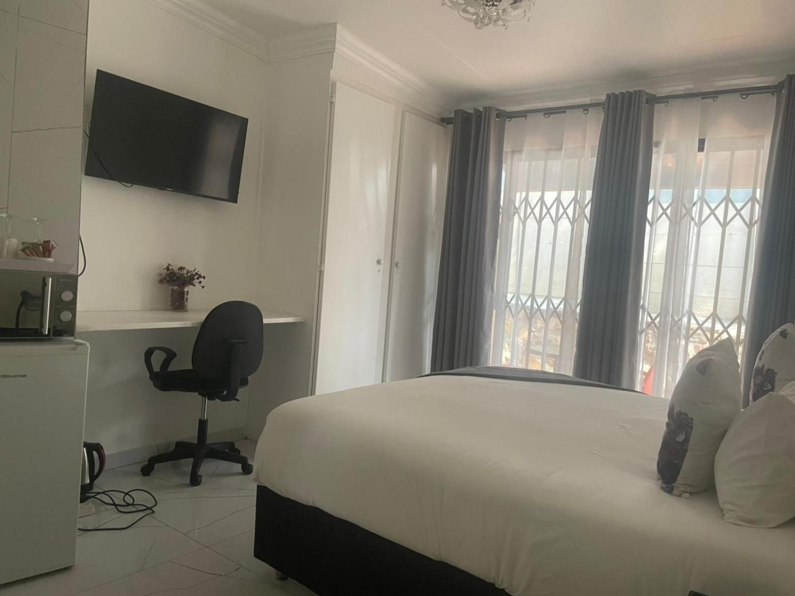 Deluxe Double or Twin Room with Pool Access