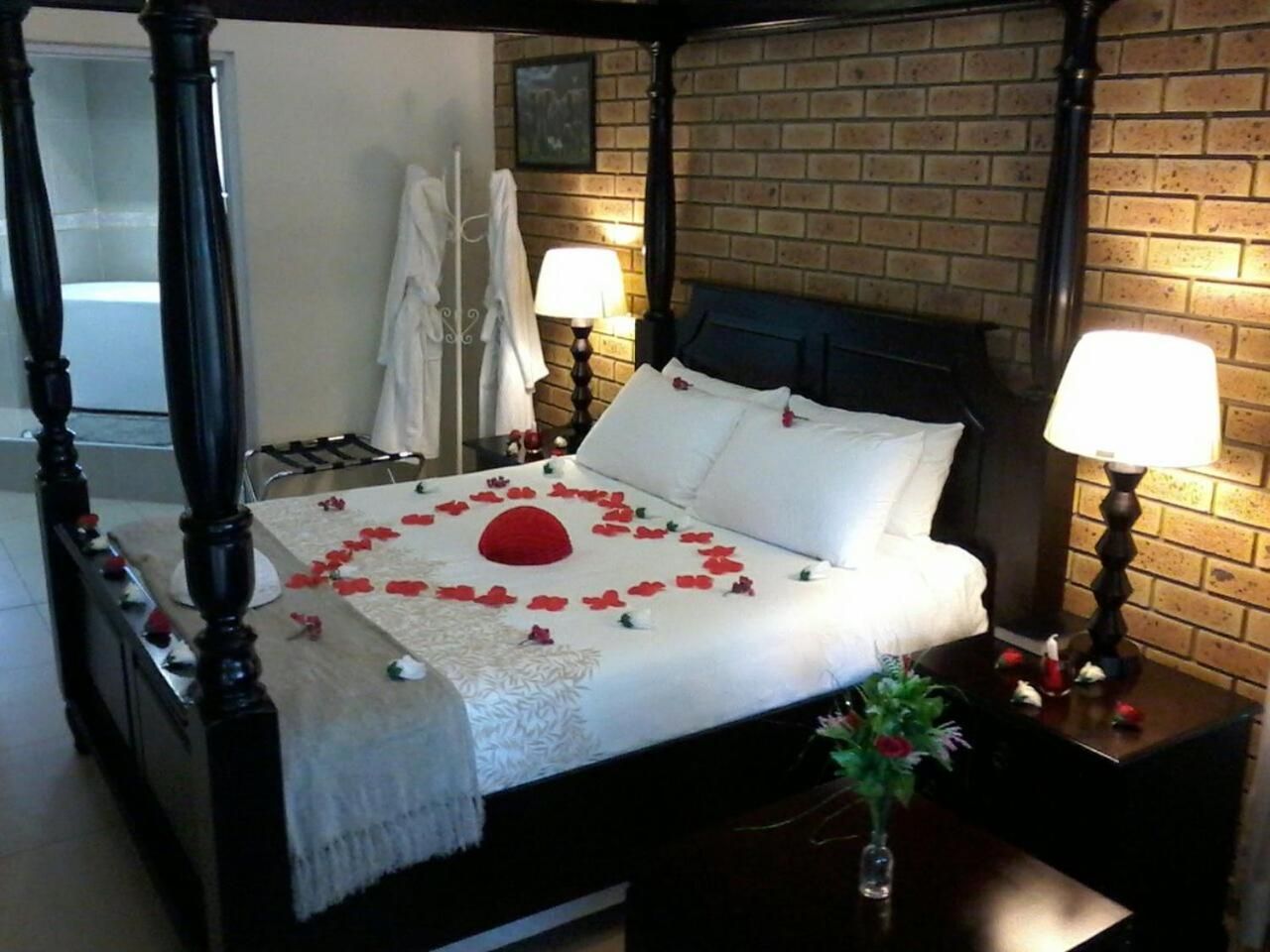 Honeymoon Suite