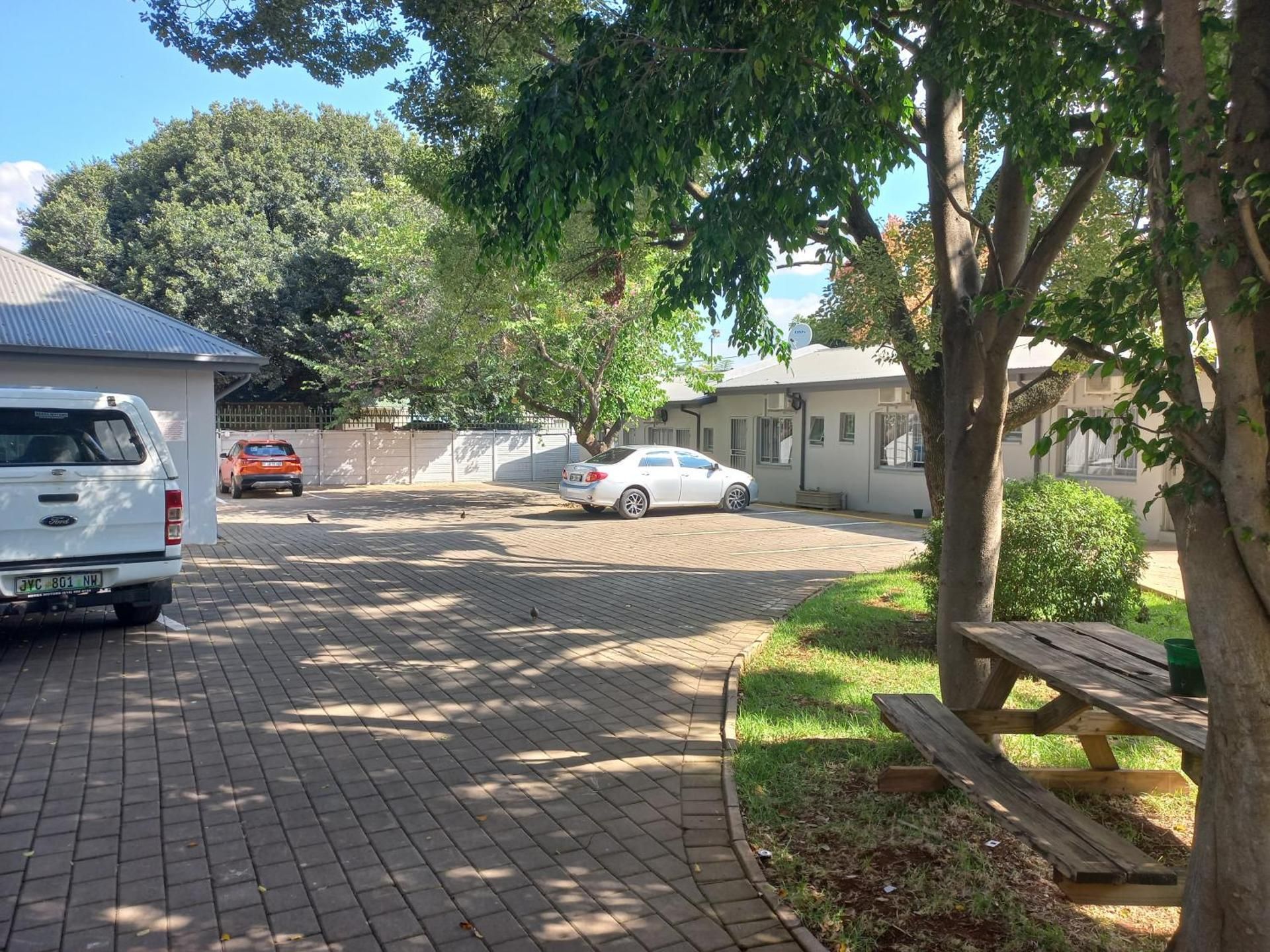 Triple9 Hatfield Guesthouse