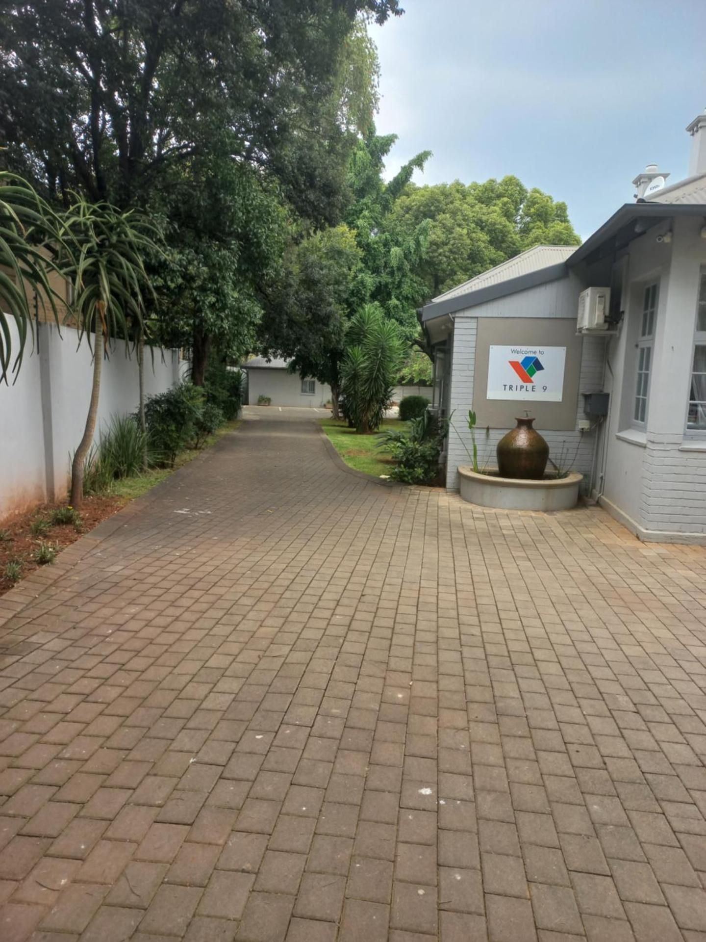 Triple9 Hatfield Guesthouse
