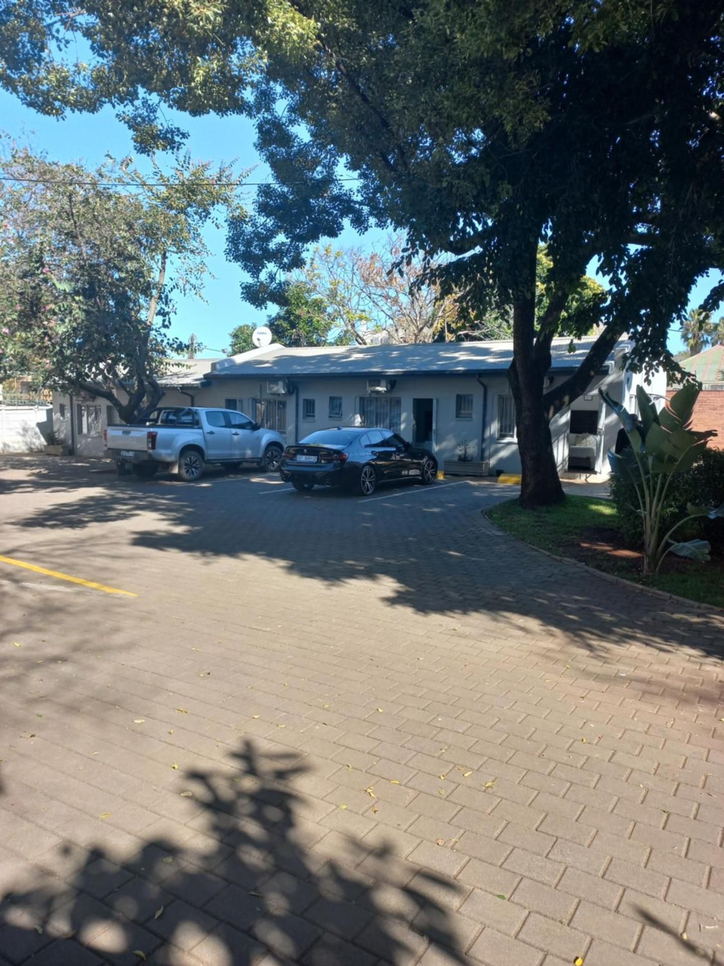 Triple9 Hatfield Guesthouse