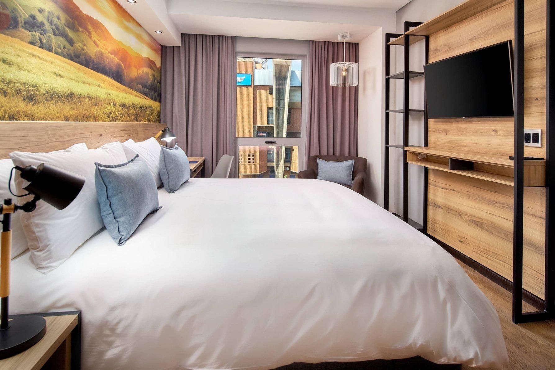 Protea Hotel Pretoria Loftus Park Guest room, 1 King, Plaza view 2