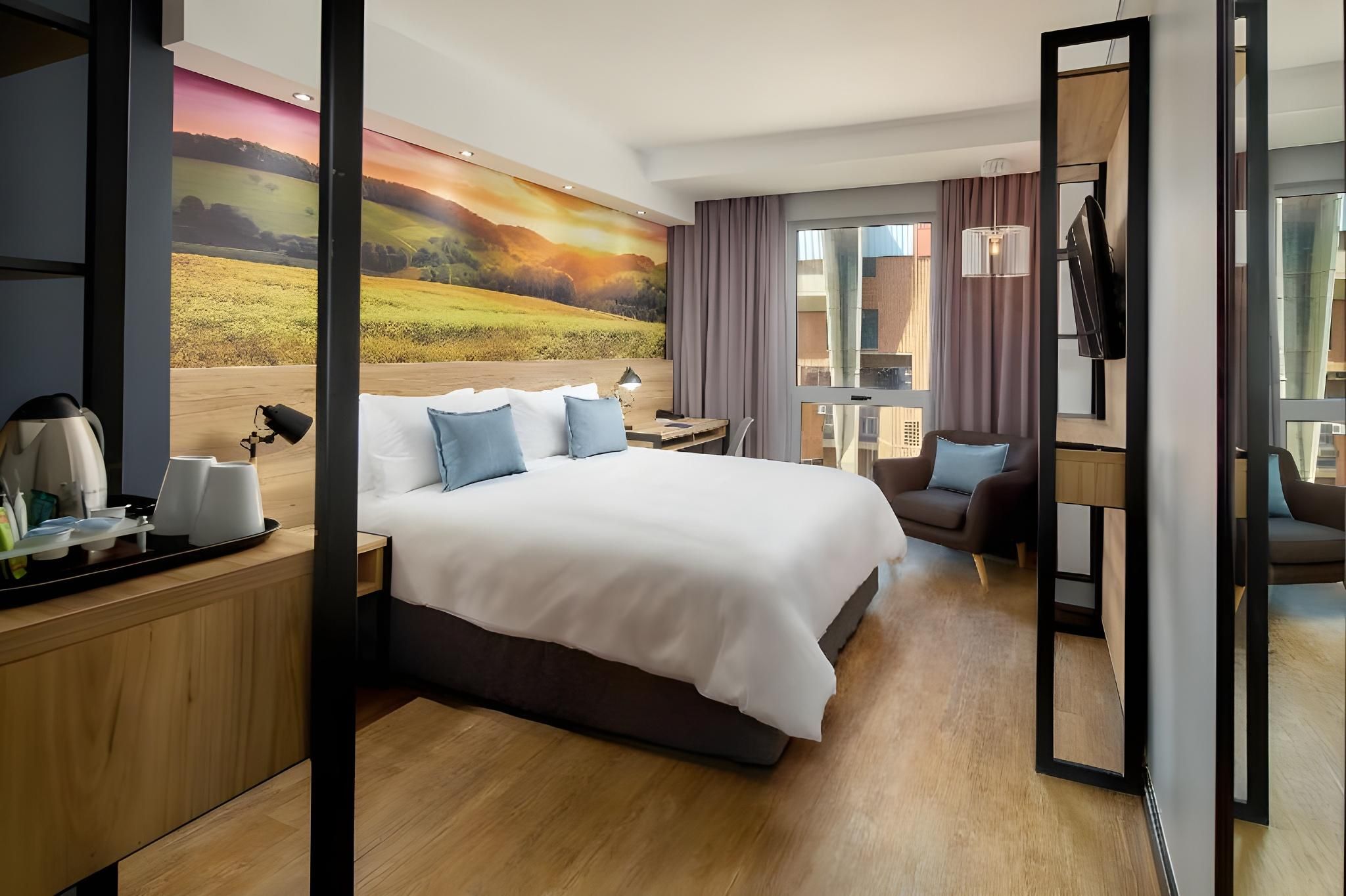 Protea Hotel Pretoria Loftus Park Guest room, 1 King, City view 2