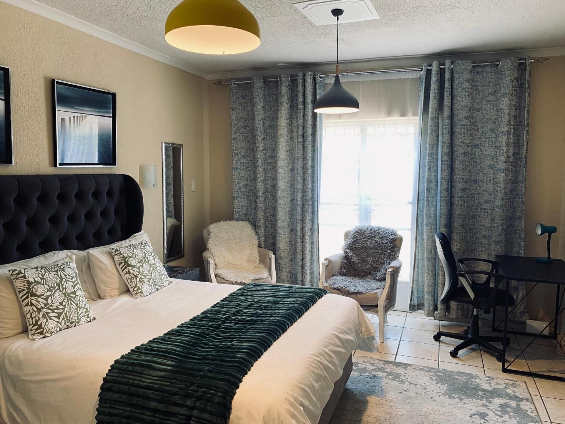 Deluxe Queen Studio 