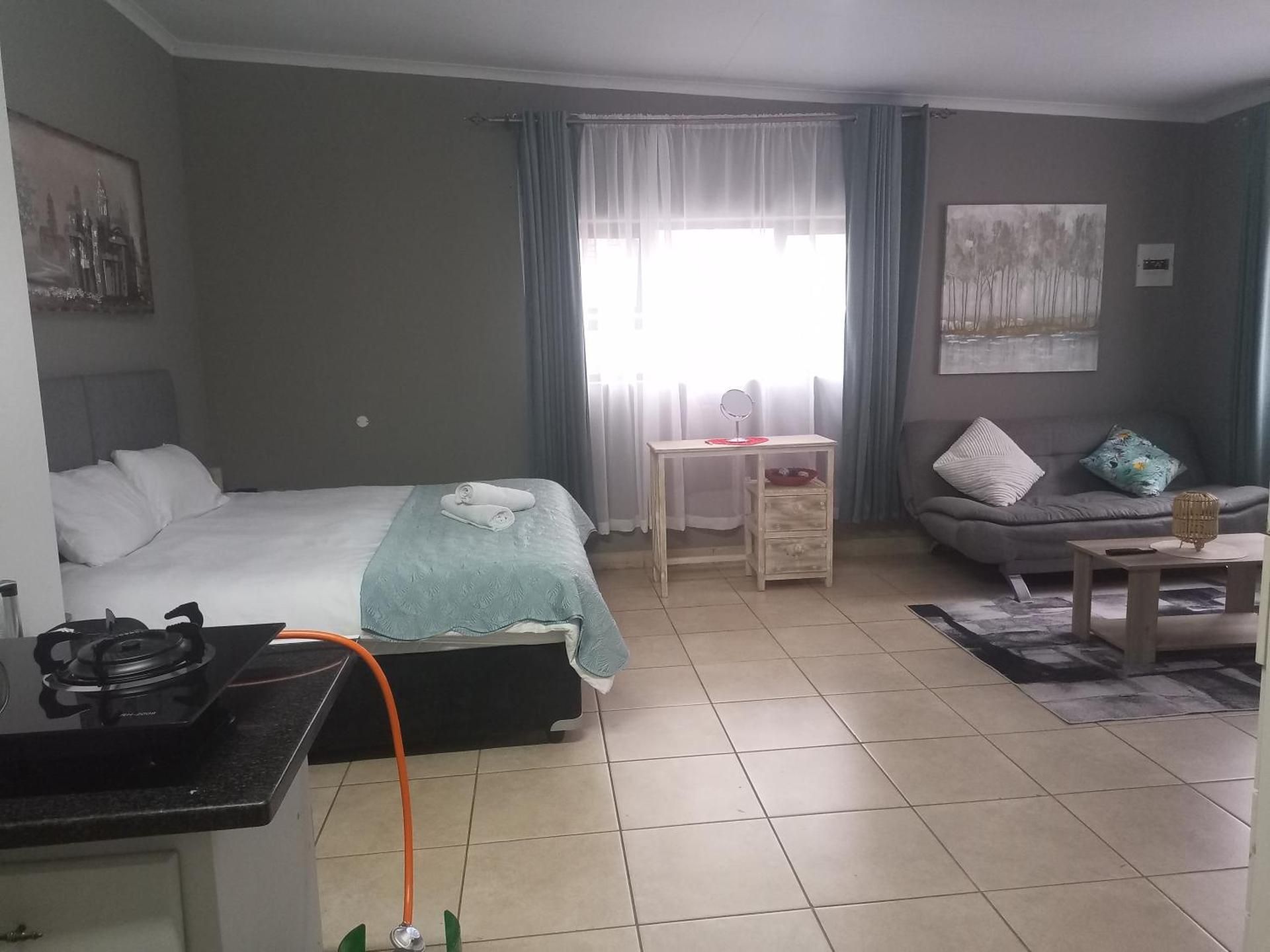 King Studio with Sofa Bed