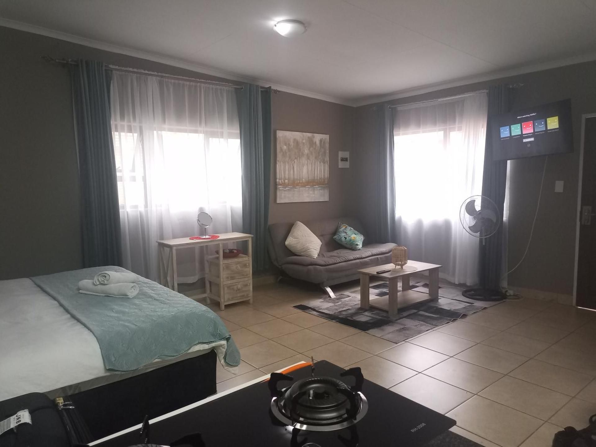 King Studio with Sofa Bed