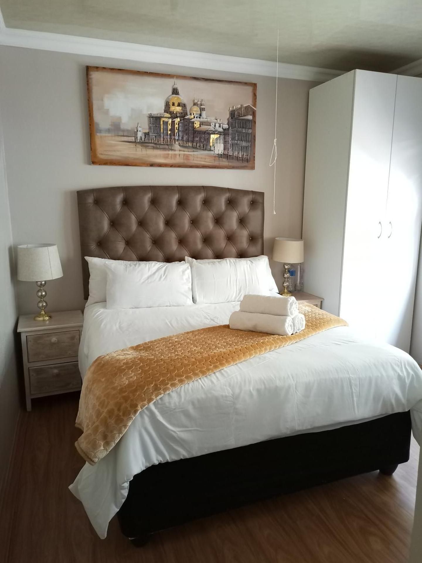 Standard Queen Room