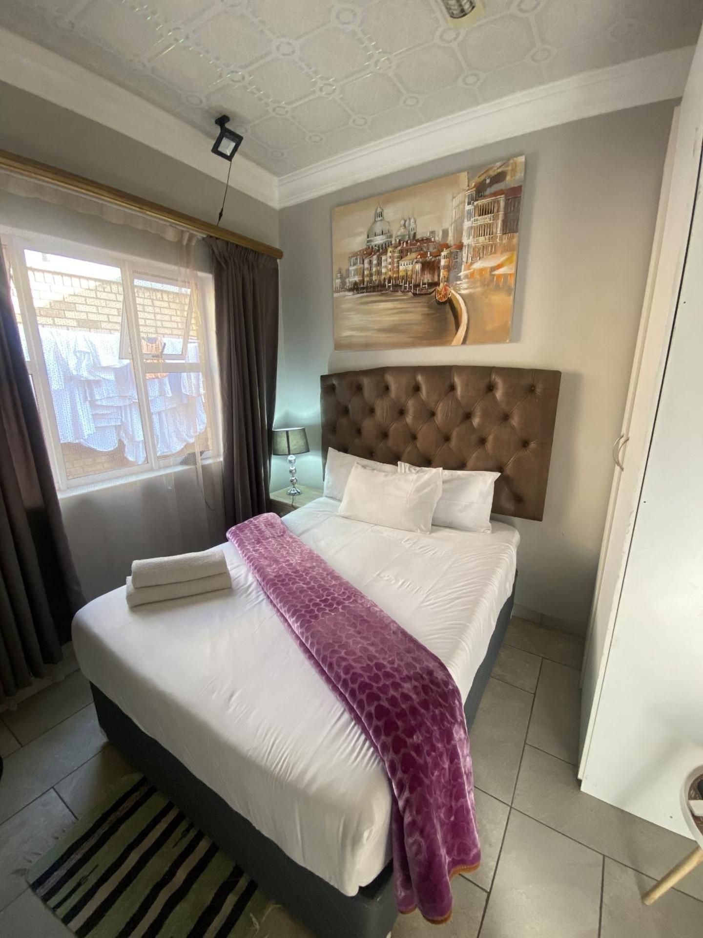 Queen Room with Spa Bath