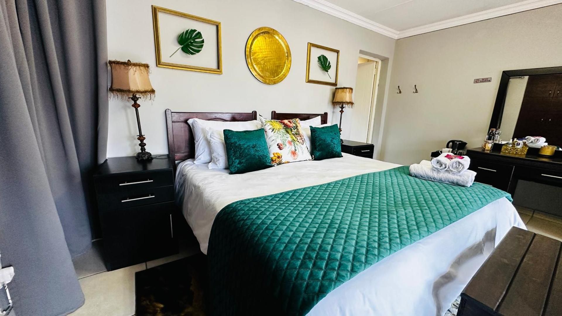 Deluxe Double or Twin Room with Pool Access