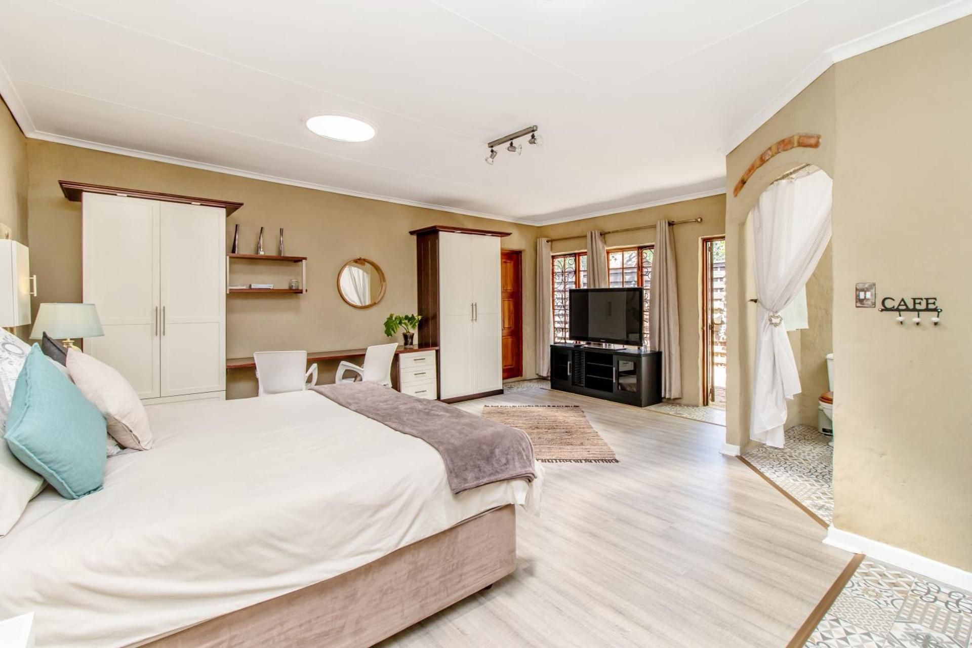 Deluxe King Suite