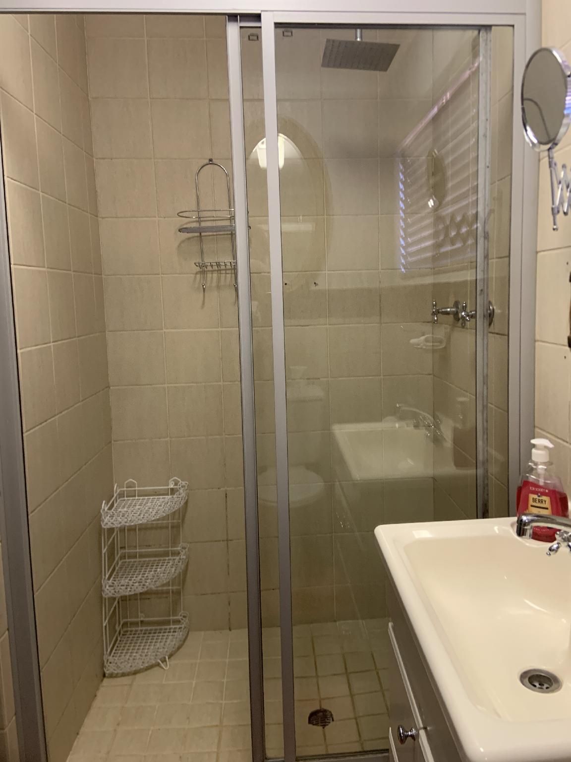 Mereke Manor Deluxe Non- Air Conditioning Room 3