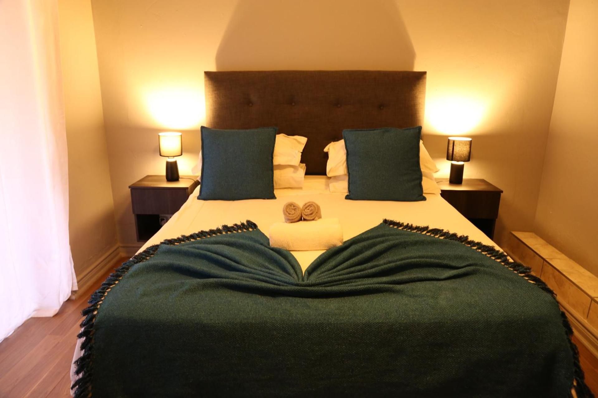 Deluxe Double Room (2 Adults + 1 Child)