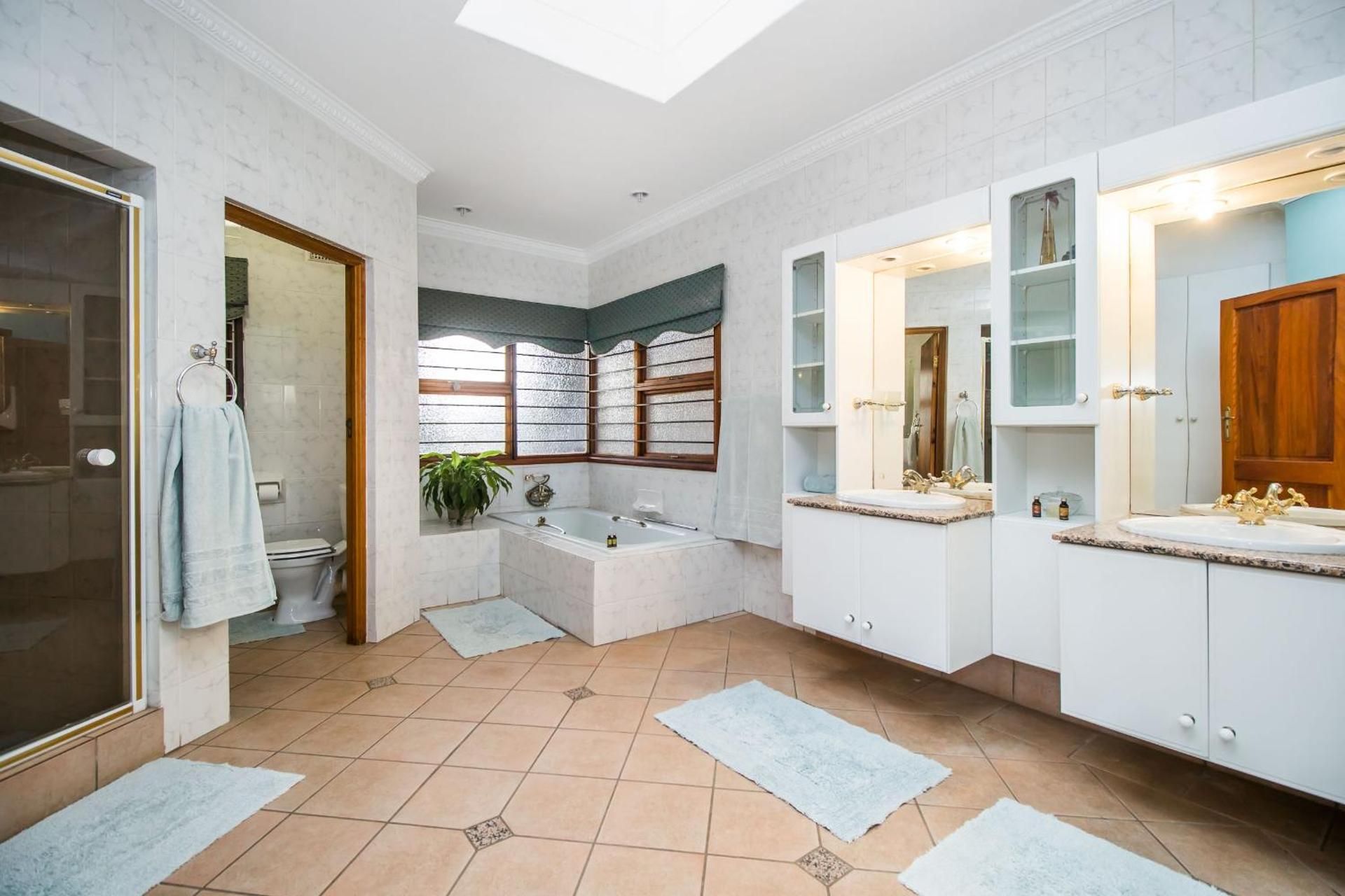 Villa Amor Luxury King Room 3