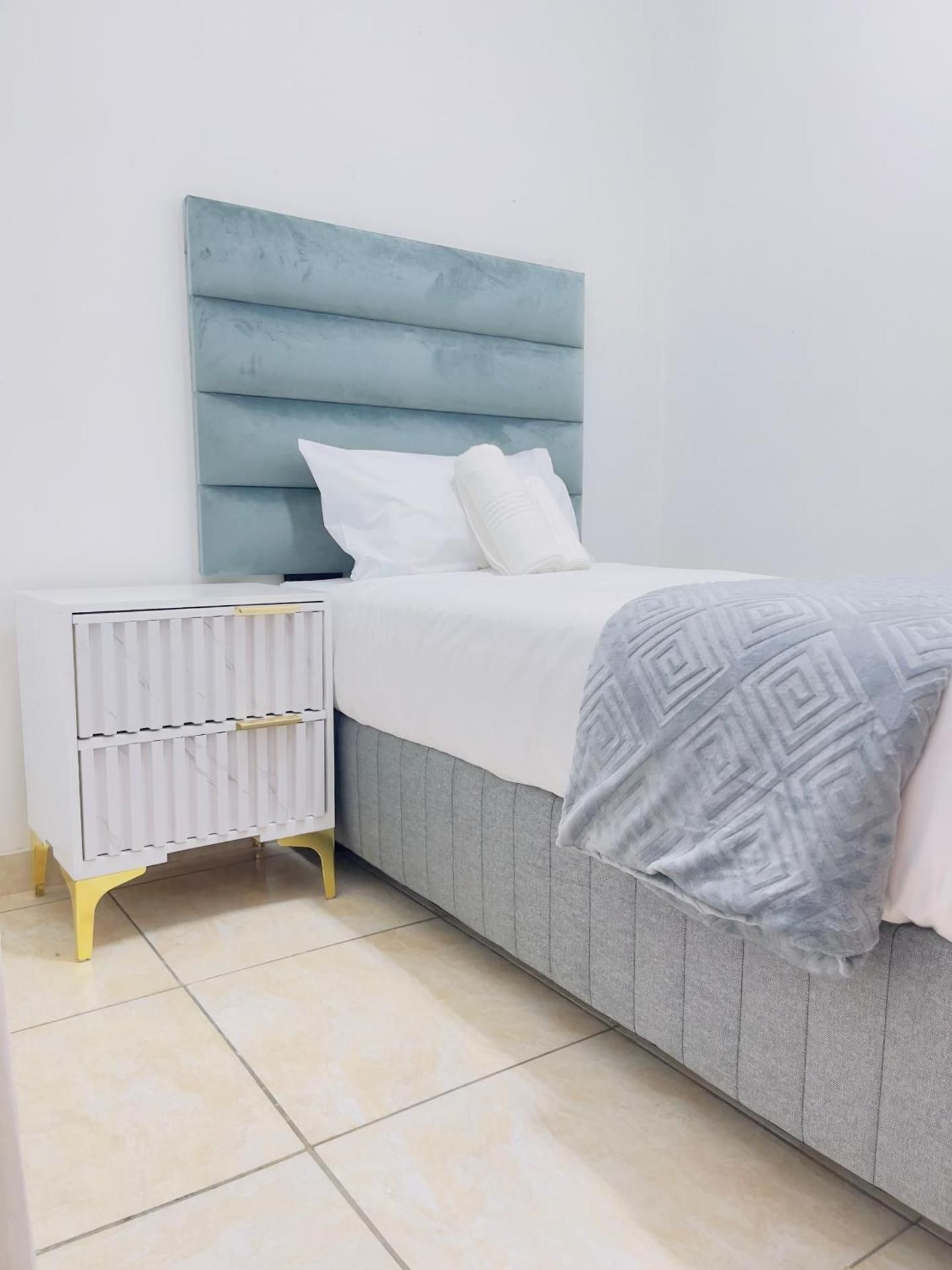 Single Room with Shared Bathroom