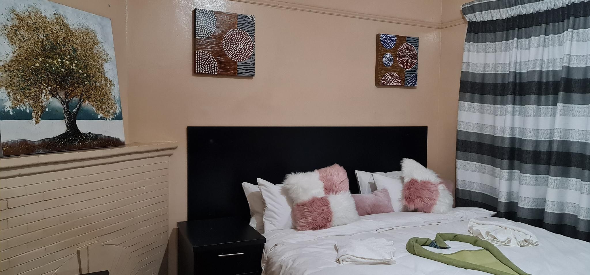 1 King Bed Non-Smoking Suite
