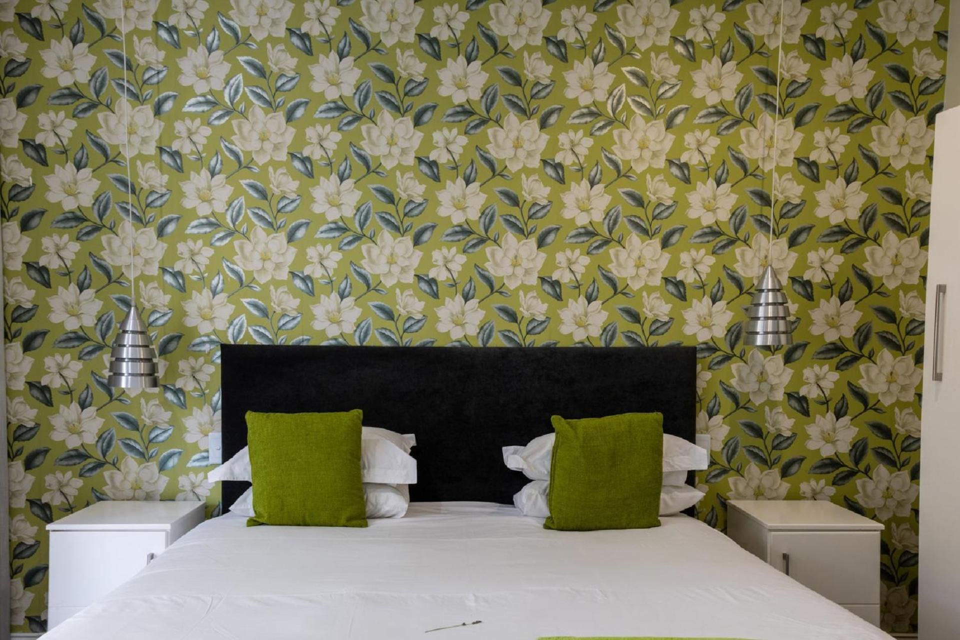 Queen Room with Garden View