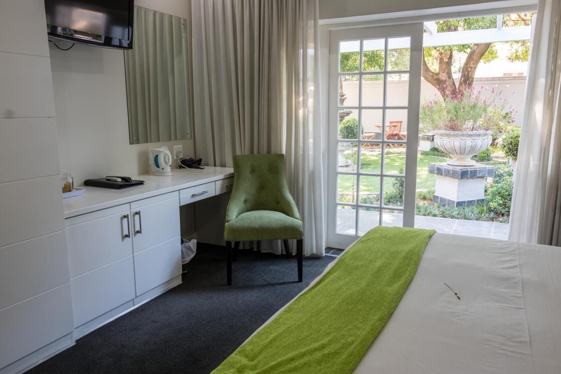 Queen Room with Pool View