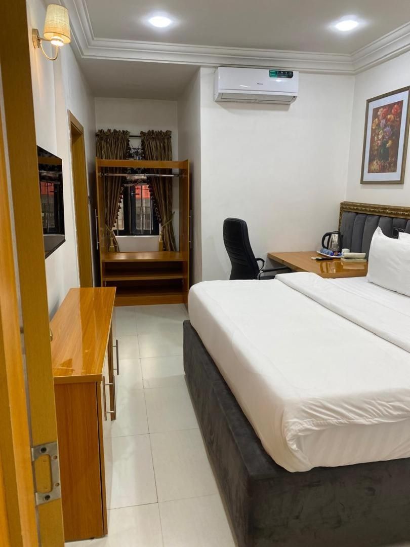 Kawruky Hotel Benin Economy Double Room