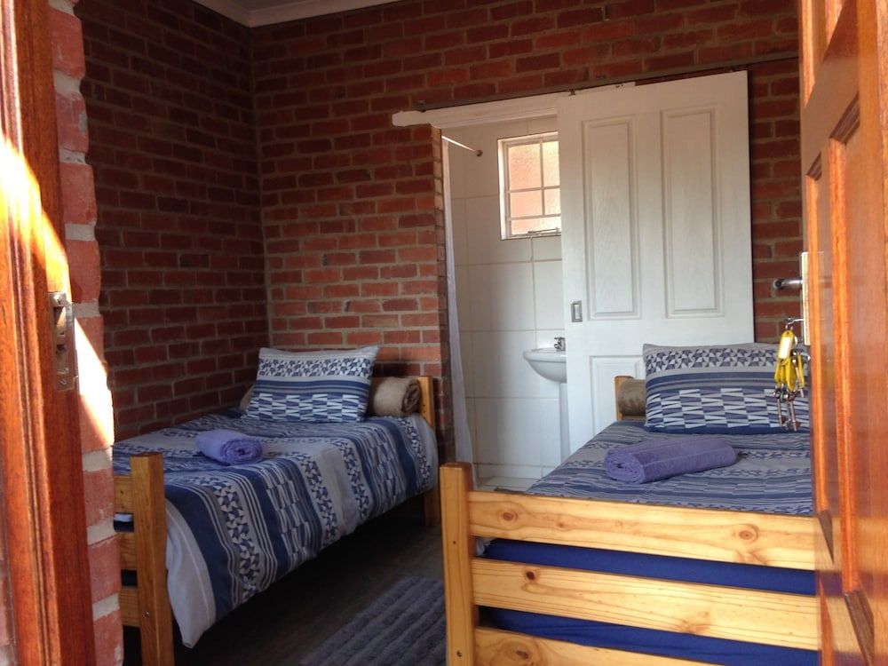Economy Room, 2 Twin Beds
