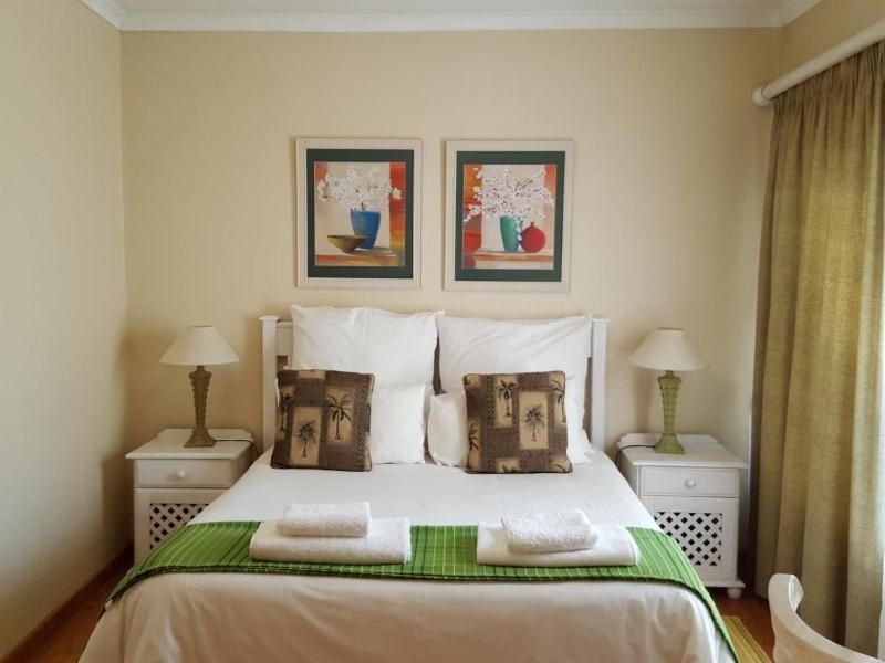 Deluxe Room (2 Adults + 1 Child)