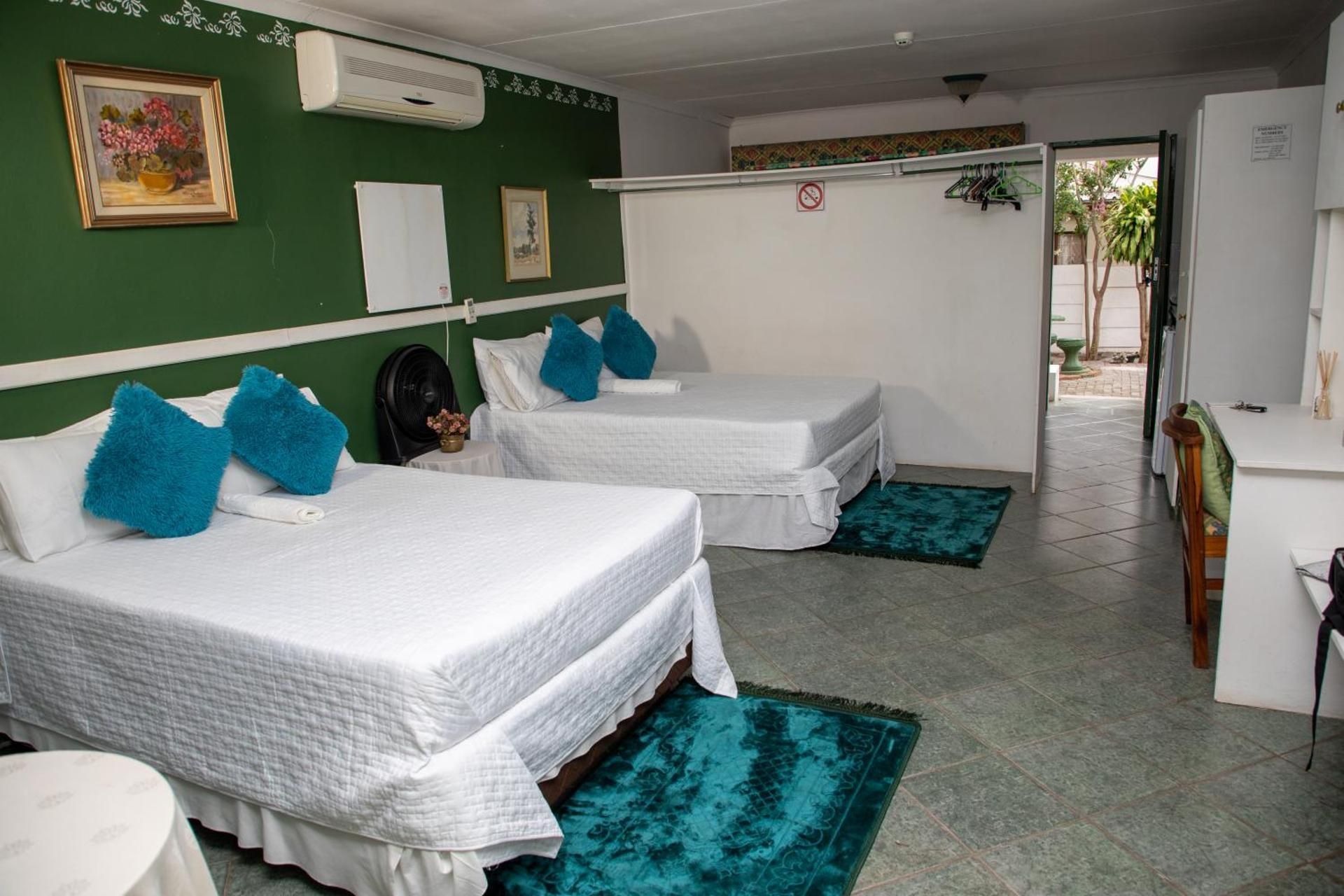 Deluxe Family Room