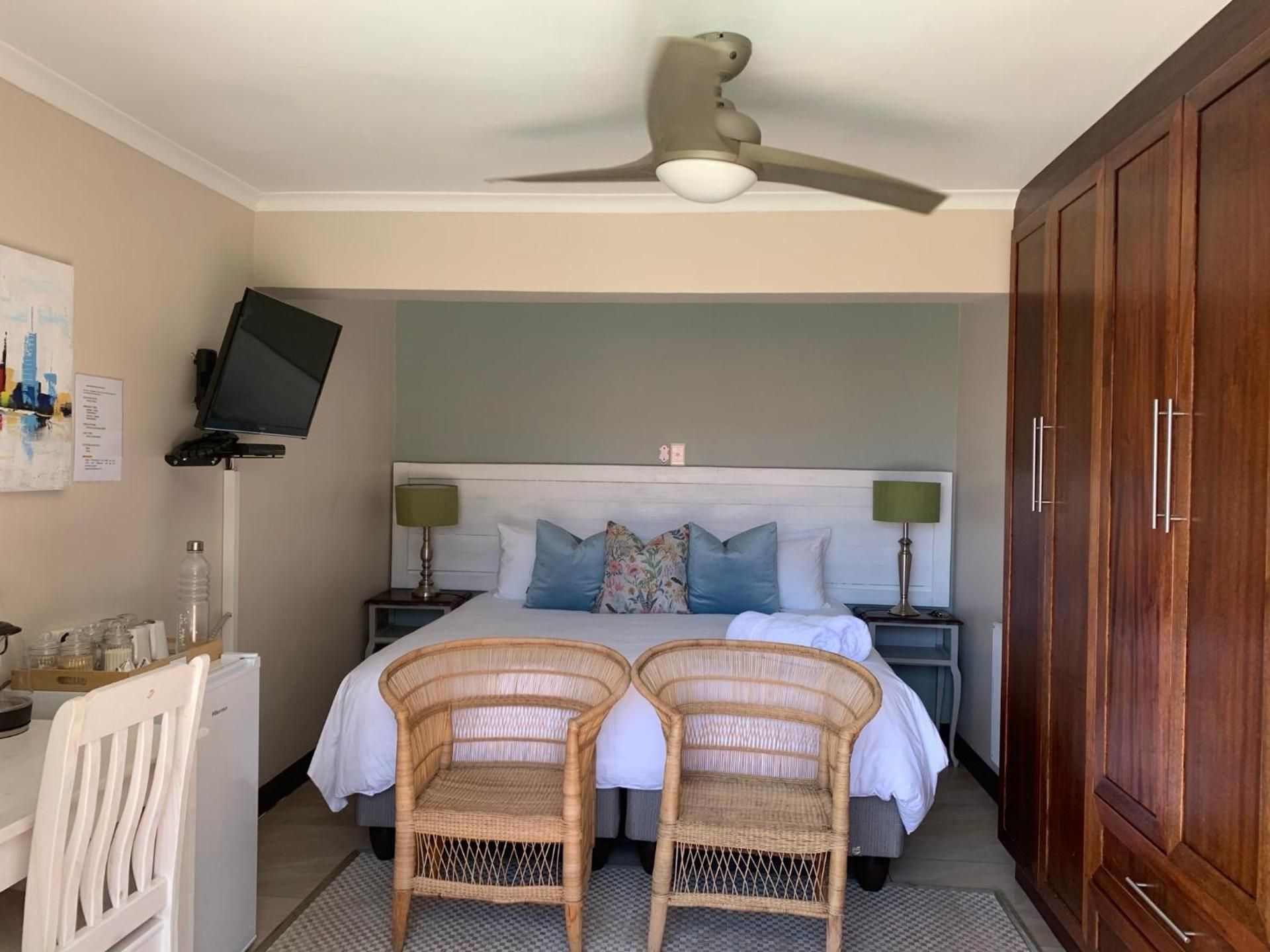 Deluxe Double or Twin Room with Pool View