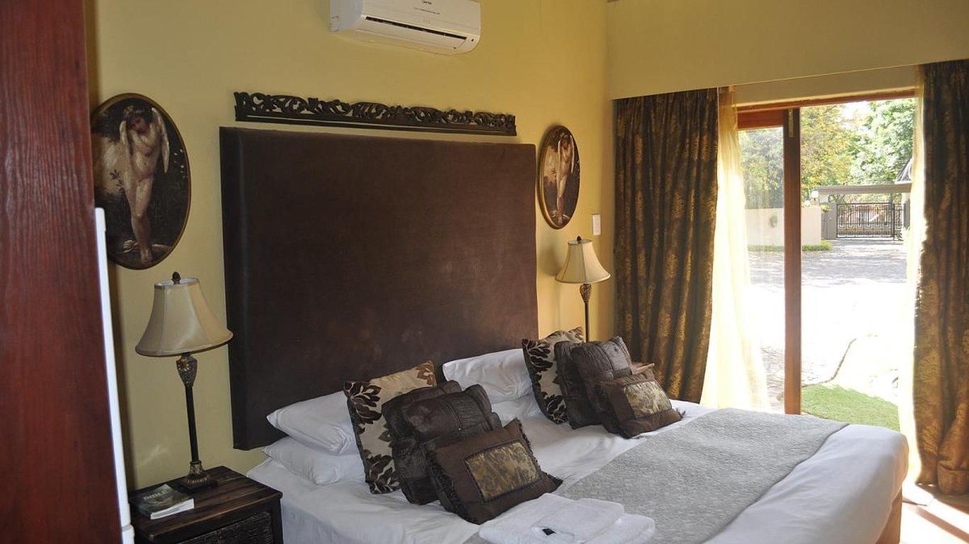 Echo Garden Guesthouse King Room 2