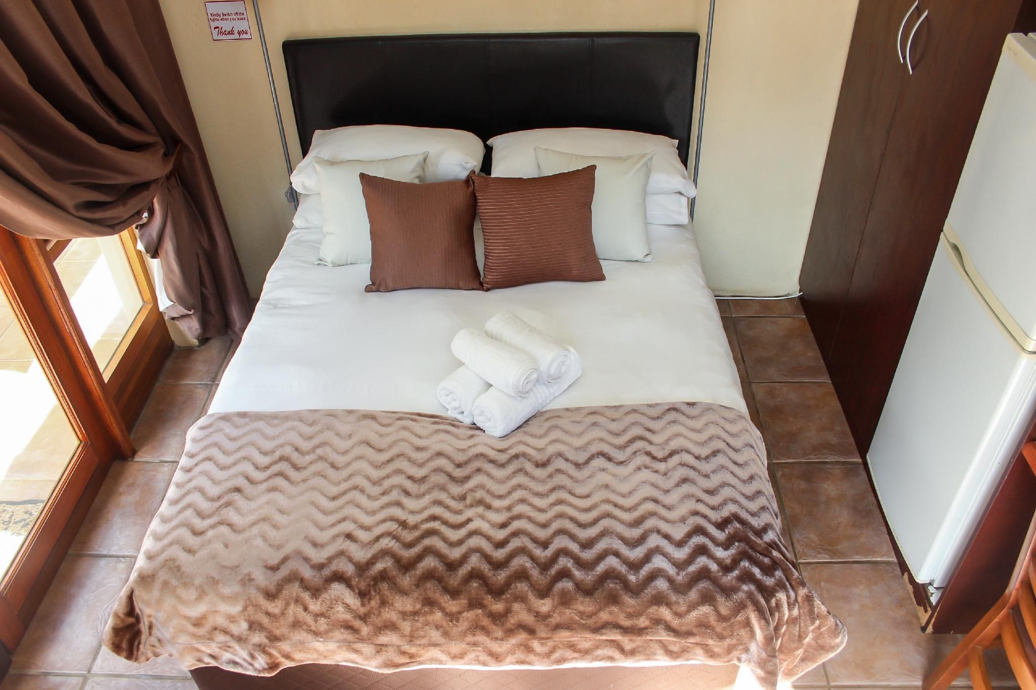 Echo Garden Guesthouse Large Double Room 2