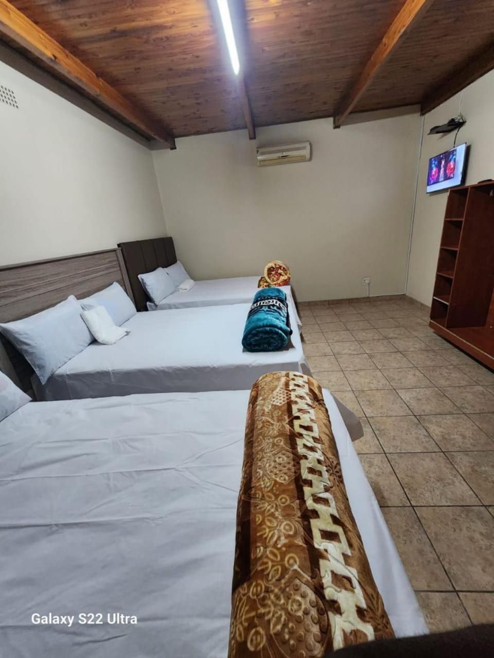 Basic Triple Room with Shared Bathroom