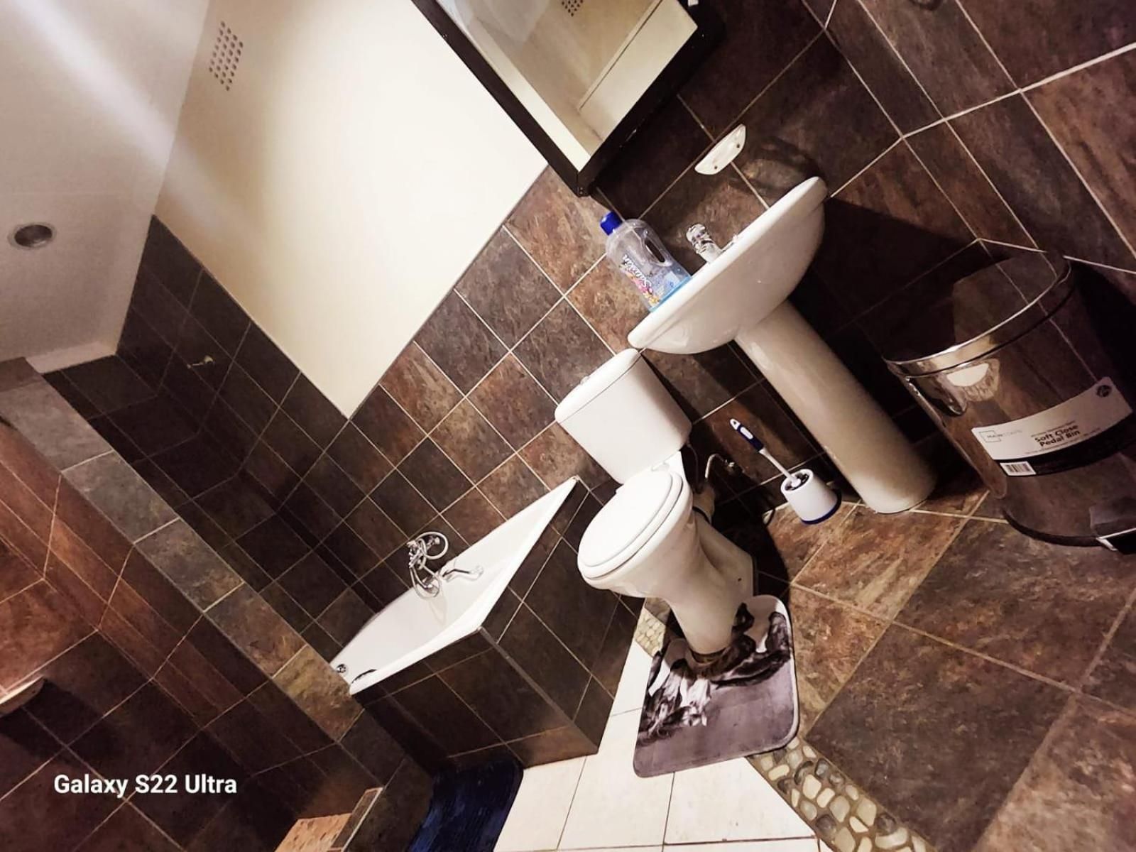 Basic Triple Room with Shared Bathroom