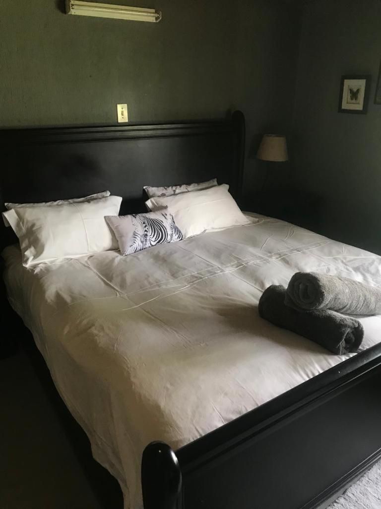 Standard Double Room with Shared Bathroom